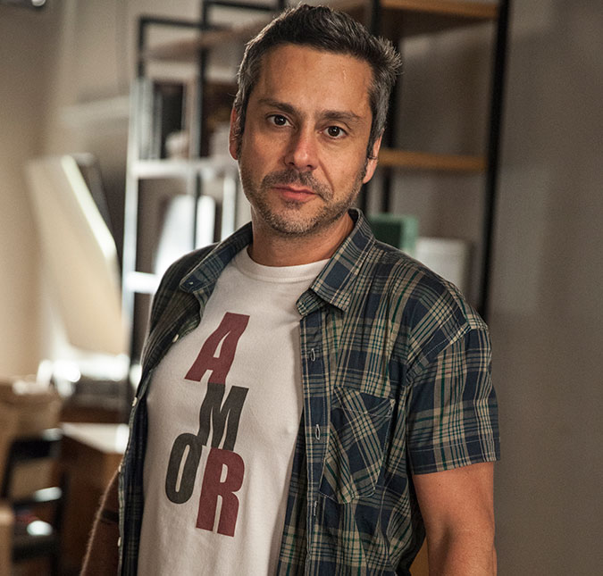 Alexandre Nero é um papai babão: -<I>Já troquei fralda. Já dei banho. Não é difícil</i>
