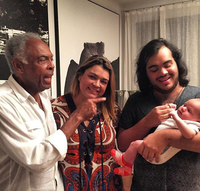 É divulgada a primeira foto de Gilberto Gil com sua bisneta