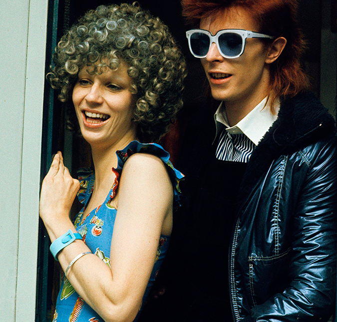 Angie Bowie vai ao confessionário do <i>Celebrity Big Brother</i> e chora após saber da morte do ex-marido, David Bowie