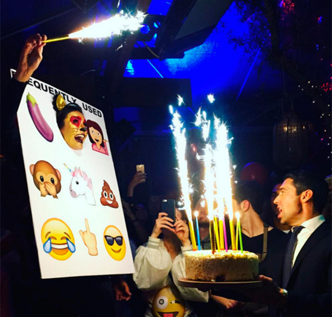 Nina Dobrev, de <i>The Vampire Diaries</i>, vira <i>emoji</i> para o seu aniversário