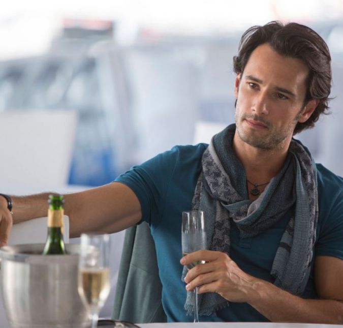 Depois de fazer sucesso na pele do Diogo, da novela Mulheres Apaixonadas, Rodrigo Santoro resolveu investir em sua carreira internacional. Em Hollywood, o ator já participou de filmes como 300: A Ascensão do Império, O Que Esperar Quando Você Está Esperando e Simplesmente Amor. Para além das terras gringas, Rodrigo também é um nome bastante recorrente no cinema nacional. Por aqui, ele já participou de filmes como Heleno, Carandiru, Bicho de Sete Cabeças e Sete Prisioneiros. Depois de fazer sucesso na pele do Diogo, da novela Mulheres Apaixonadas, Rodrigo Santoro resolveu investir em sua carreira internacional. Em Hollywood, o ator já participou de filmes como 300: A Ascensão do Império, O Que Esperar Quando Você Está Esperando e Simplesmente Amor. Para além das terras gringas, Rodrigo também é um nome bastante recorrente no cinema nacional. Por aqui, ele já participou de filmes como Heleno, Carandiru, Bicho de Sete Cabeças e Sete Prisioneiros.