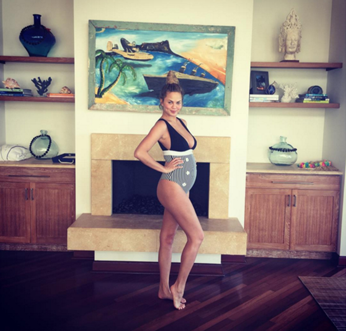 A barriga de Chrissy Teigen não para de crescer!