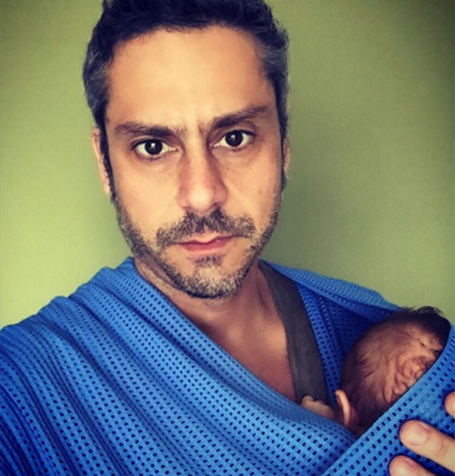 Alexandre Nero posta foto agarradinho com o filho Noá, veja