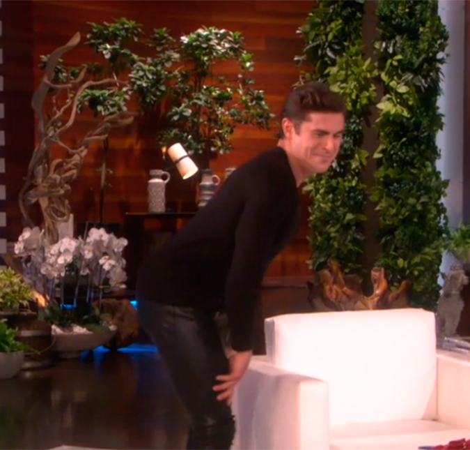 Zac Efron dança e provoca Ellen DeGeneres durante programa