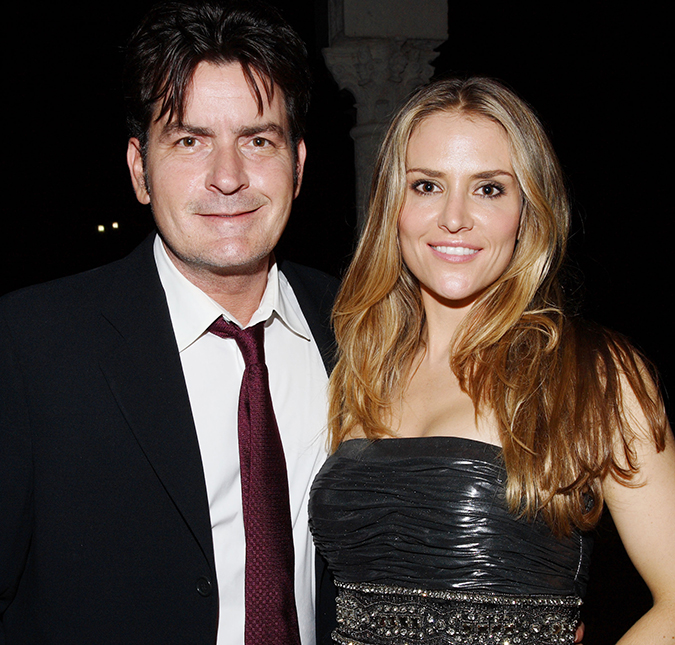 Brooke Mueller, ex mulher de Charlie Sheen, é internada em clínica de reabilitação