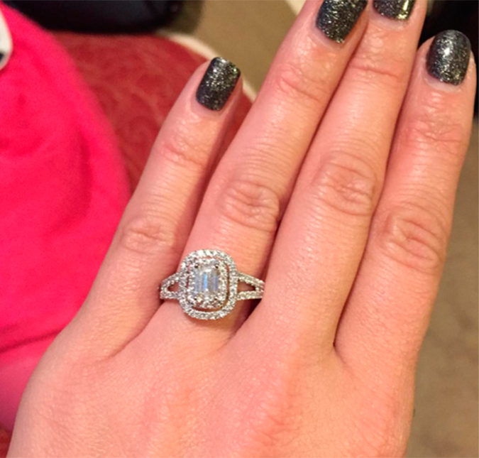 Jodie Sweetin, de <i>Três É Demais</i>, compartilha foto de seu anel de noivado