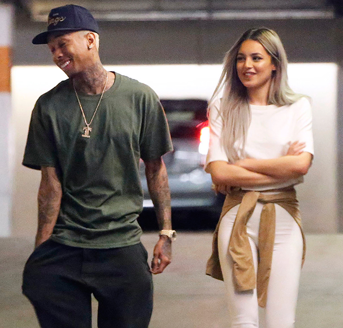 Em meio a crise na relação, Tyga aparece ao lado de modelo idêntica a Kylie Jenner