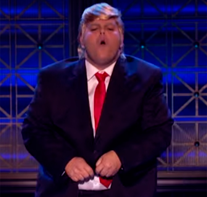 Josh Gad se veste de Donald Trump e ganha beijo de ator de <i>The Big Bang Theory</i>, assista ao vídeo!