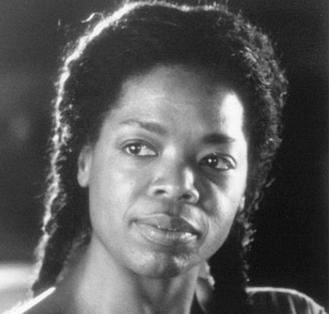 Já em Bem-Amada, de 1998, ela se reúne com um dos atores de A Cor Púrpura, Danny Glover. No filme, ela interpreta Sethe, uma ex-escrava que recebe a visita de sua filha morta, revelando assim vários mistérios que sempre rondavam sua vida. É baseado no livro Amada de Toni Morrison. Já em Bem-Amada, de 1998, ela se reúne com um dos atores de A Cor Púrpura, Danny Glover. No filme, ela interpreta Sethe, uma ex-escrava que recebe a visita de sua filha morta, revelando assim vários mistérios que sempre rondavam sua vida. É baseado no livro Amada de Toni Morrison.