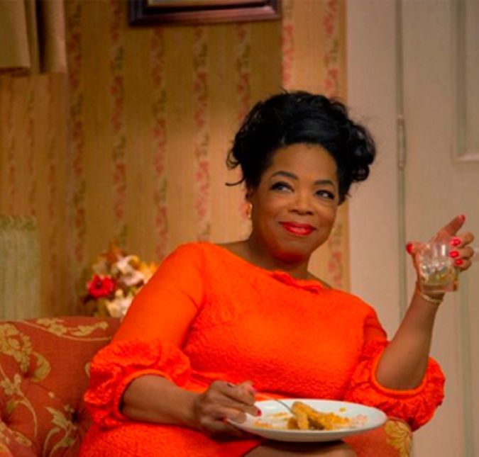 Baseado em fatos reais, Oprah interpreta Gloria Gaines, esposa do mordomo Cecil, que na vida real se chamava Eugene Allen. O personagem interpretado por Forest Withaker acompanha a vida de oito presidentes e seus mandatos enquanto trabalha como mordomo na Casa Branca. Baseado em fatos reais, Oprah interpreta Gloria Gaines, esposa do mordomo Cecil, que na vida real se chamava Eugene Allen. O personagem interpretado por Forest Withaker acompanha a vida de oito presidentes e seus mandatos enquanto trabalha como mordomo na Casa Branca.