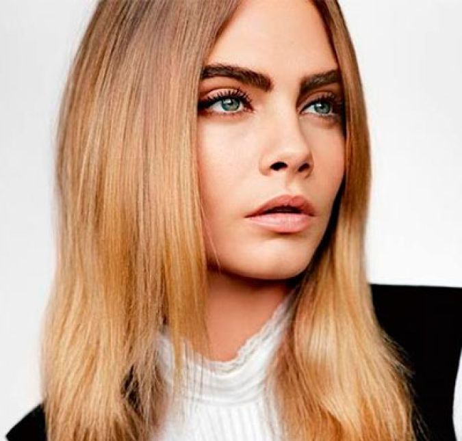 Mais uma queridinha da moda também peca em altura como modelo, mas é gigante na carreira. Cara Delevingne tem aproximadamente a mesma altura que Kate Moss: um metro e 70 centímetros. Filha da moda, a top também tem investido no cinema e feito filmes como Cidades de Papel, Esquadrão Suicida e Valerian e a Cidade dos Mil Planetas, além da série Carnival Row.