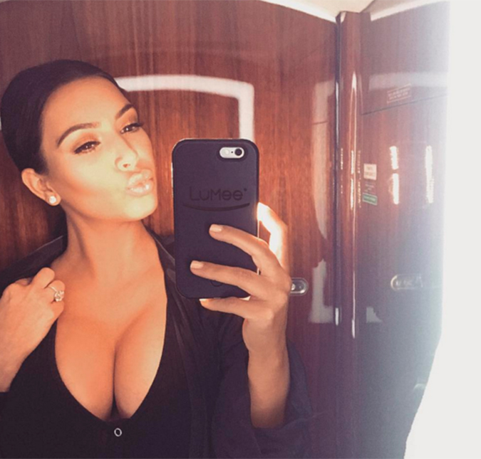 Kim Kardashian não está nada feliz com seus seios após dar à luz