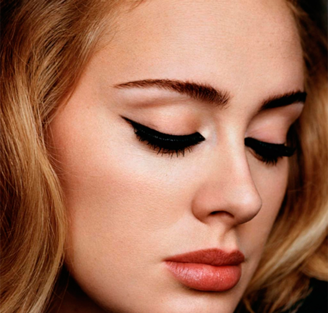 Adele é a cantora que vendeu mais discos no mundo em 2015