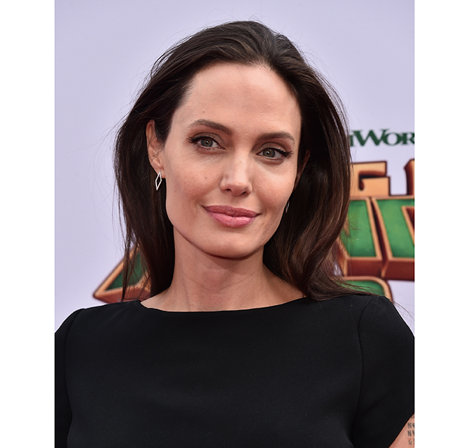 Angelina Jolie faz três novas tatuagens, descubra os significados!