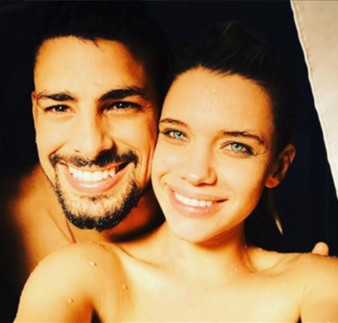 Bruna Linzmeyer se gaba de já ter beijado Cauã Reymond!