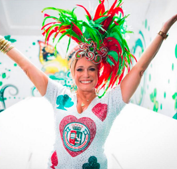 Susana Vieira aparece trocando beijos com novo <i>affair</i> no <i>Carnaval</i>