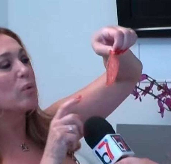 Durante uma entrevista ao vivo, Susana foi toda espontânea ao cutucar seus dentes: - É a sementinha de pimenta desse salaminho aqui! Durante uma entrevista ao vivo, Susana foi toda espontânea ao cutucar seus dentes: - É a sementinha de pimenta desse salaminho aqui!