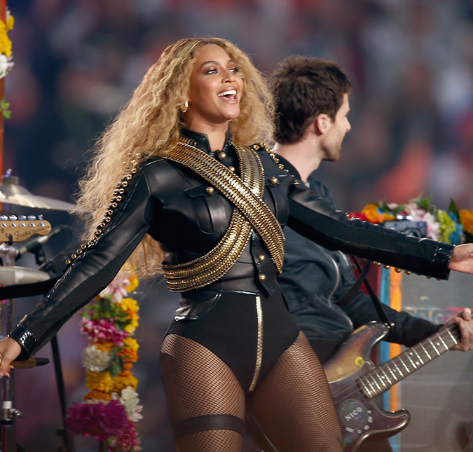 Apresentação de Beyoncé no <i>Super Bowl</i> causa polêmica política. Saiba mais!