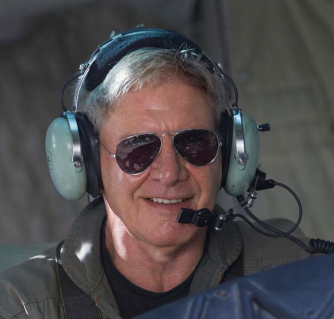 Harrison Ford também teve problemas com um avião. O veículo acabou colidindo após tentar fazer um pouso forçado e o ator teve ferimentos na cabeça e ficou internado por um tempo. Aparentemente, o avião teve problemas em seu motor, o que acabou causando o acidente. Após um período no hospital, ele acabou recebendo alta e não teve problemas posteriores. Harrison Ford também teve problemas com um avião. O veículo acabou colidindo após tentar fazer um pouso forçado e o ator teve ferimentos na cabeça e ficou internado por um tempo. Aparentemente, o avião teve problemas em seu motor, o que acabou causando o acidente. Após um período no hospital, ele acabou recebendo alta e não teve problemas posteriores.