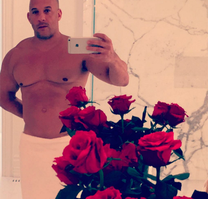 No Dia dos Namorados, Vin Diesel aparece só de toalha na <i>web</i>