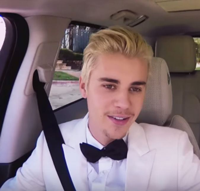 Justin Bieber canta <i>Uptown Funk</i> de Bruno Mars dentro de um carro. Veja!