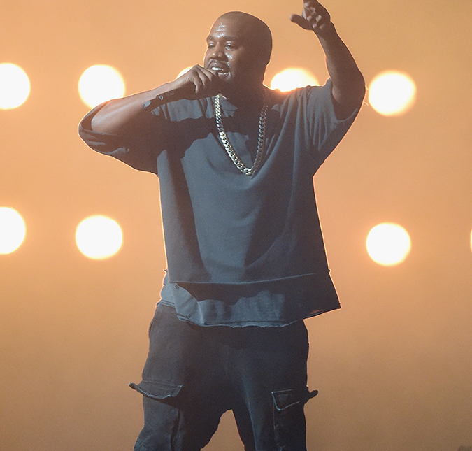 Kanye West faz pedido polêmico para publicações famosas