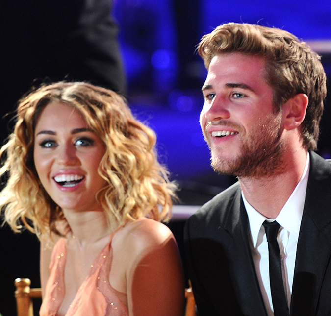 Miley Cyrus e Liam Hemsworth teriam se casado secretamente numa cerimônia romântica na praia, diz site
