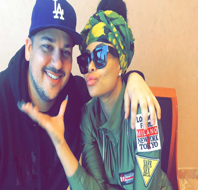 Rob Kardashian ganha beijo de Blac Chyna e se derrete nas redes sociais