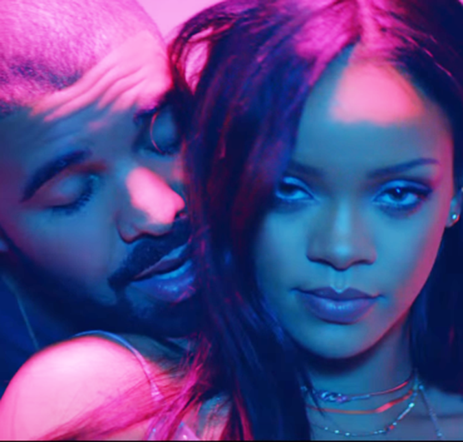 Rihanna aparece agarradinha com o <i>rapper</i> Drake no videoclipe da música <i>Work</i>