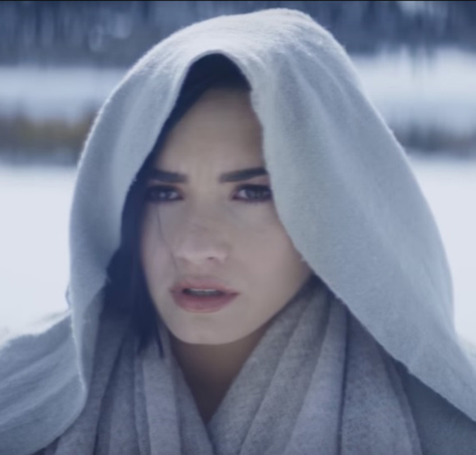 Demi Lovato diz que se emocionou de verdade no clipe da música <i>Stone Cold</i>, assista!