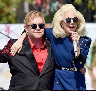 Lady Gaga faz aparição surpresa em <I>show</i> de graça de Elton John, saiba mais!