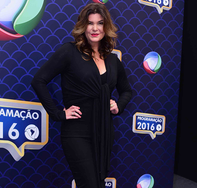 Com <i>look</i> matador, Cristiana Oliveira revela: <i>Vivo a vida ao máximo, estou com 52 anos, o que os outros acham de mim, isso é com eles!</i>