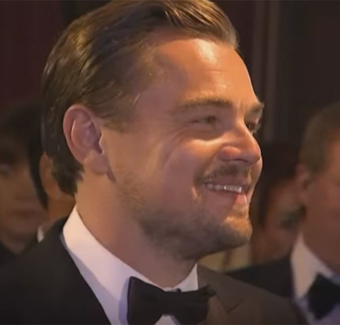 Isso é que é felicidade: Leonardo DiCaprio até brinca com moça que grava seu nome em estatueta do <i>Oscar</i>, veja o vídeo!