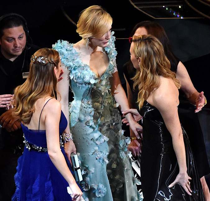 Kate Winslet responde aos boatos de gravidez que surgiram após cerimônia do <i>Oscar</i>
