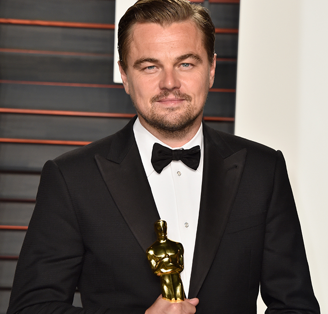Ops! Leonardo DiCaprio quase esqueceu a estatueta do <I>Oscar</i> em um restaurante, diz site