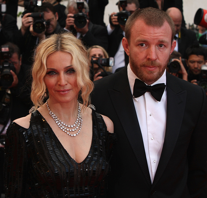 Madonna e Guy Ritchie podem estar fazendo um acordo de custódia do filho, diz <i>site</i>