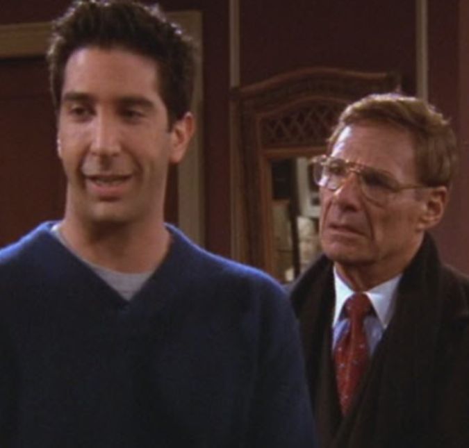 Sabe aquela frase engraçadinha Toda bela tem um pai que é fera? Ela cabe direitinho para o pai da Rachel de Friends. Super ciumento, ele ficou uma fera quando descobriu que sua filha estava grávida de Ross e que os dois não iam se casar! Foi até a casa do paleontólogo fazer o maior barraco. Eu, hein! Sabe aquela frase engraçadinha Toda bela tem um pai que é fera? Ela cabe direitinho para o pai da Rachel de Friends. Super ciumento, ele ficou uma fera quando descobriu que sua filha estava grávida de Ross e que os dois não iam se casar! Foi até a casa do paleontólogo fazer o maior barraco. Eu, hein!