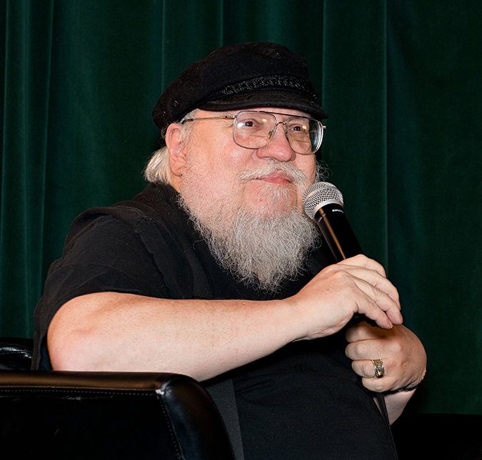 George R. R. Martin reassegura seus fãs: <i>Não estou morto ainda</i>!