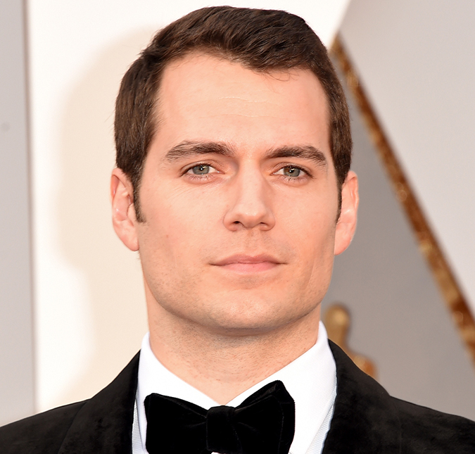 Henry Cavill, o <I>Superman</I>, diz que não atua somente pela arte: - <I>Fazer dinheiro é muito importante</I>