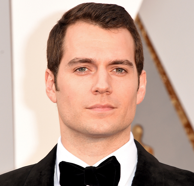 Henry Cavill, o <I>Superman</I>,  diz que não atua somente pela arte: - <I>Fazer dinheiro é muito importante</I>