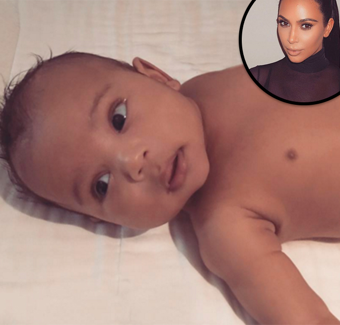 Kim Kardashian compartilha foto adorável de Saint West!