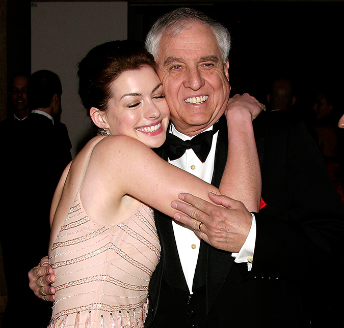 Anne Hathaway e o diretor Garry Marshall planejam fazer <I>O Diário da Princesa 3</I>, saiba mais!