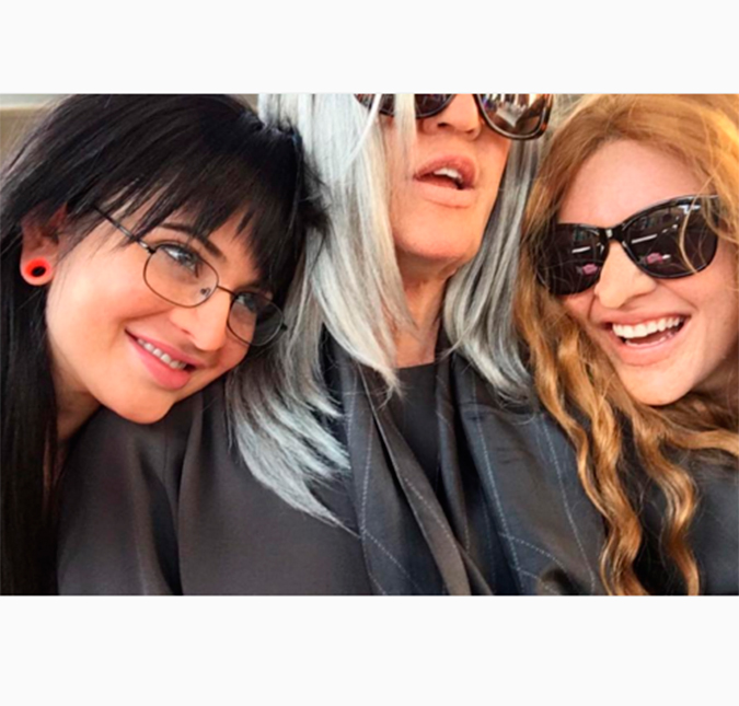 Kylie Jenner se disfarça ao lado das irmãs, Kendall e Khloé Kardashian