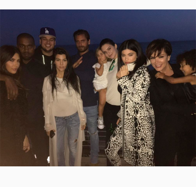 Família Kardashian-Jenner se reúne para celebrar aniversário de Rob Kardashian, veja foto!