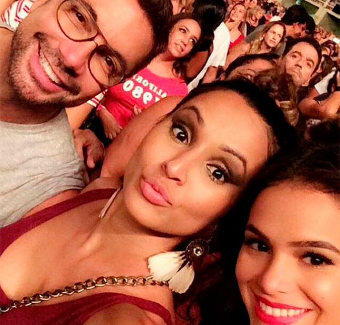 Bruna Marquezine curte <I>show</I> do <I>Maroon 5</I> e assiste Adam Levine cantando <I>Garota de Ipanema</I>, confira!