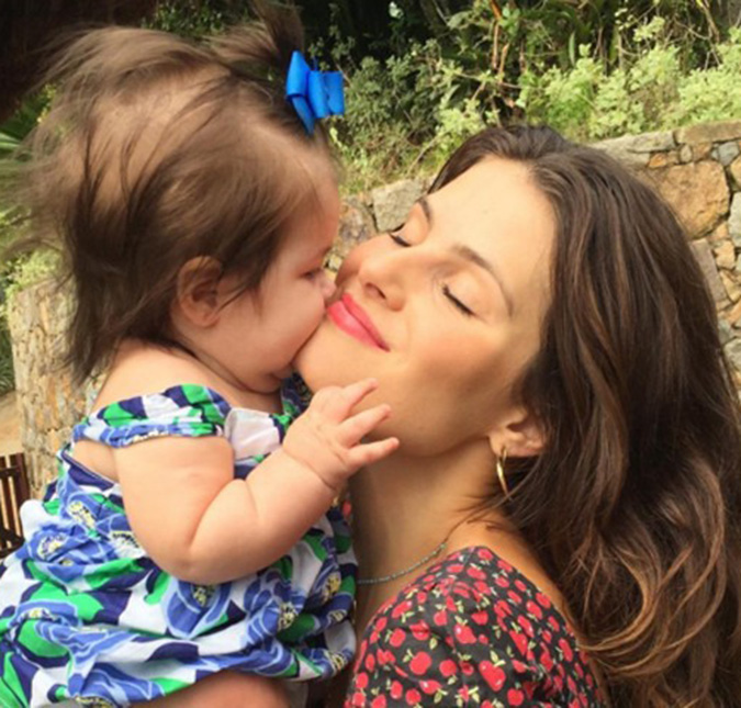 Momento fofura: Isabeli Fontana ganha chamego de sobrinha e faz <i>web</i> morrer de amores