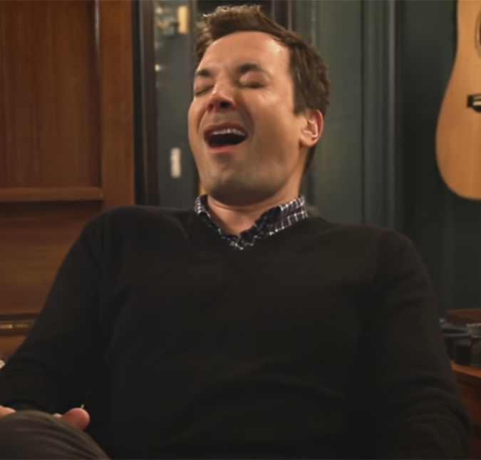 Jimmy Fallon surpreende ao fazer <i>cover</i> de David Bowie ao lado de Chris Martin, assista ao vídeo!