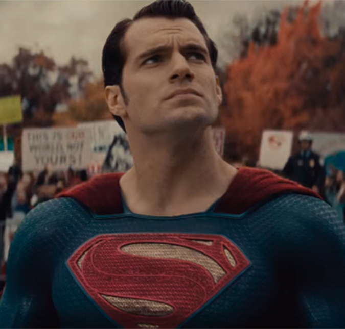 Henry Cavill pediu para que seu traje de <I>Superman</I> fosse alterado. Saiba o motivo!