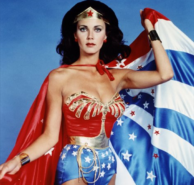 <I>Mulher Maravilha</i> da década de 1970, Lynda Carter revela se é <I>Team Batman</i> ou <i>Team Superman</i>!