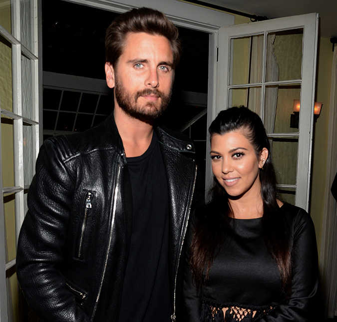 Scott Disick anuncia que está retomando o relacionamento com Kourtney Kardashian!